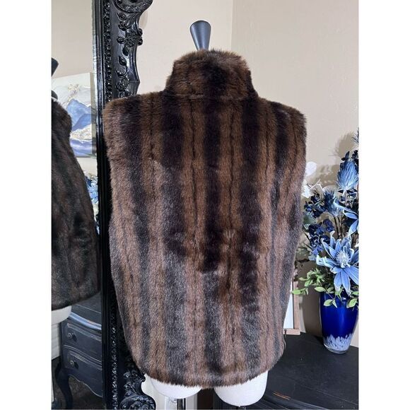 Coaco New York Faux Fur Reversible Vest Size Medium - Picture 2 of 4